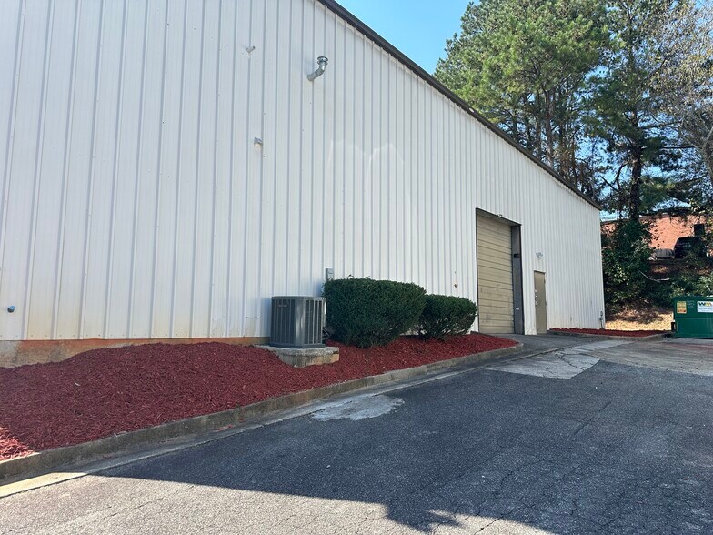 More Photos Of 3575 Trotter Dr, Alpharetta Warehouse For Lease