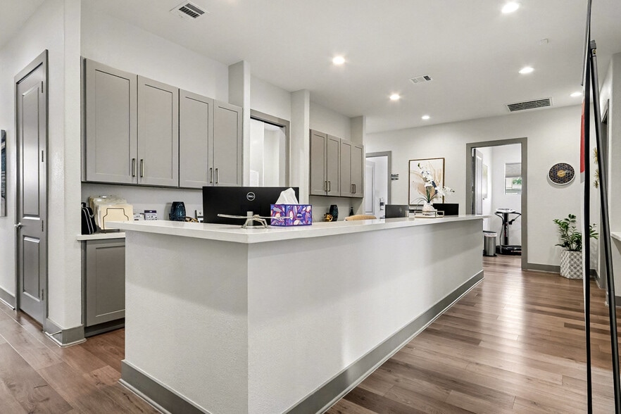 More Photos Of 205 Bella Katy Dr, Katy Medical For Lease