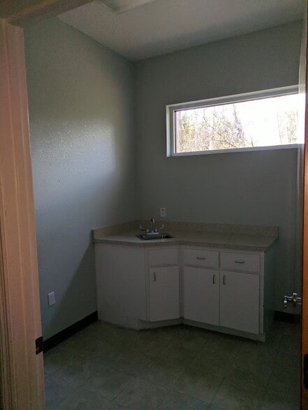 More Photos Of 150 SE 17th St, Ocala Office For Sale