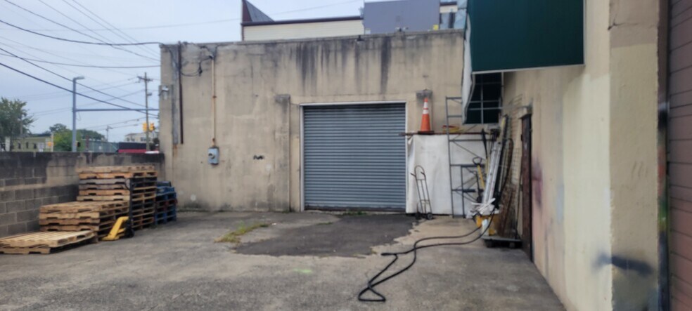 More Photos Of 400 US Highway 46 W, South Hackensack General Retail For Lease