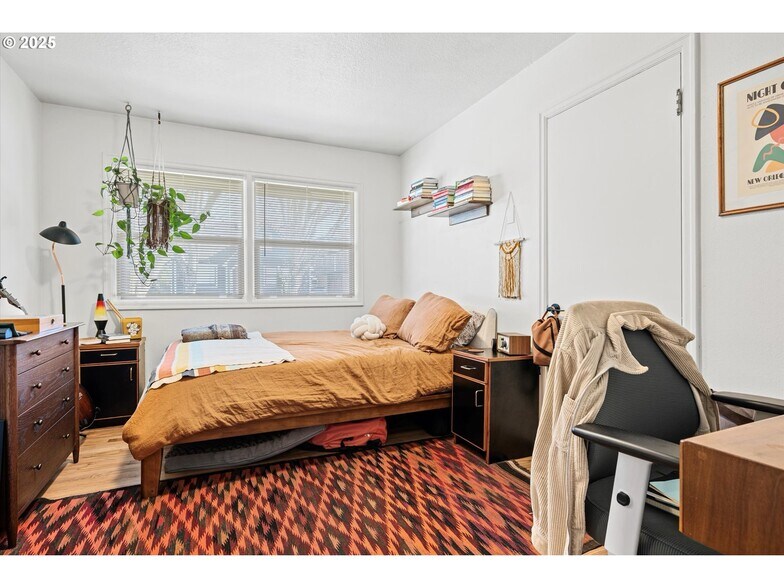More Photos Of 5104 SE Clinton St, Portland Apartments For Sale