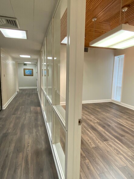 More Photos Of 9400 Village Green Dr, Shreveport Office For Lease