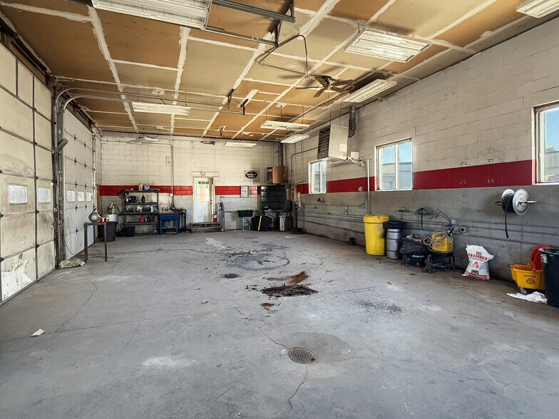 More Photos Of 901 W Mamie Eisenhower Ave, Boone Auto Repair For Sale
