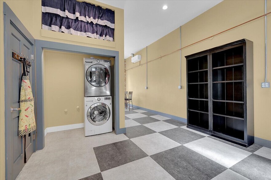 More Photos Of 228 1st St, Marysville Storefront Retail Residential For Sale