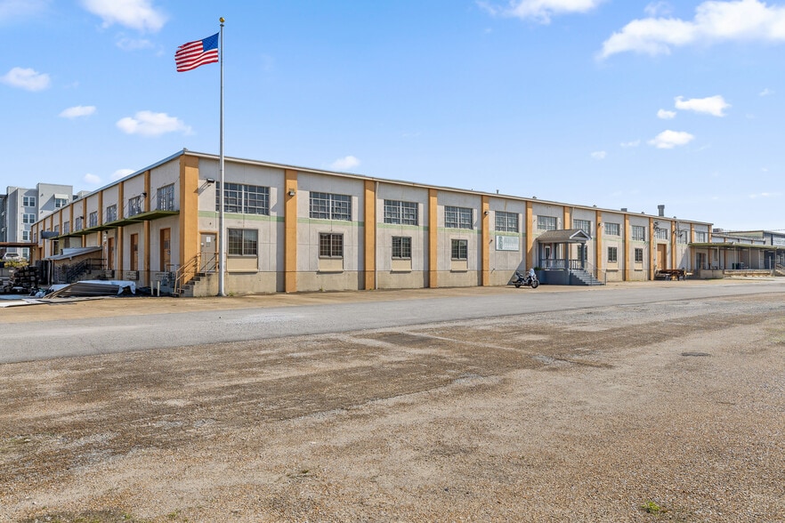 Primary Photo Of 405 E Main St, Chattanooga Warehouse For Sale