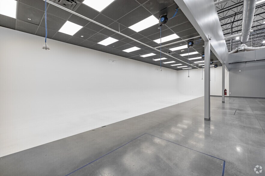 More Photos Of 12415 Old Lagrange Rd, Louisville Warehouse For Lease