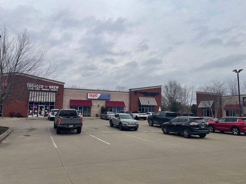 More Photos Of 917-919 Tiny Town Rd, Clarksville Freestanding For Lease