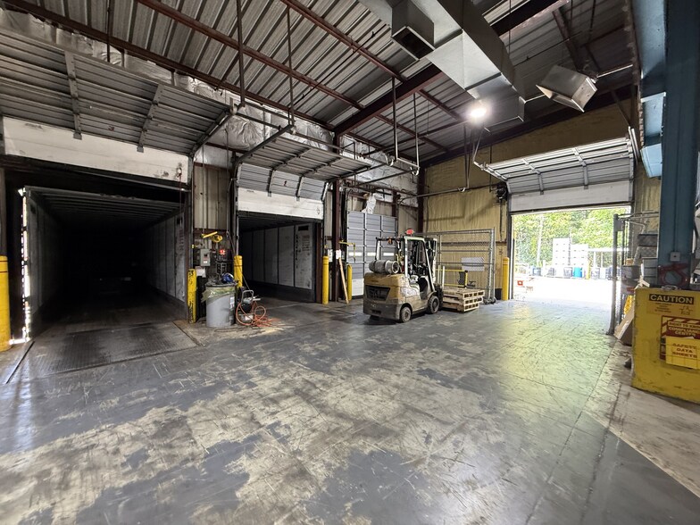 More Photos Of 124 Carson Rd N, Birmingham Warehouse For Lease