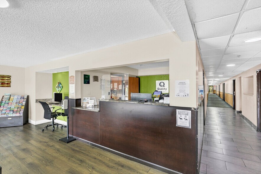 More Photos Of 1392 W North Blvd, Leesburg Hotel For Sale