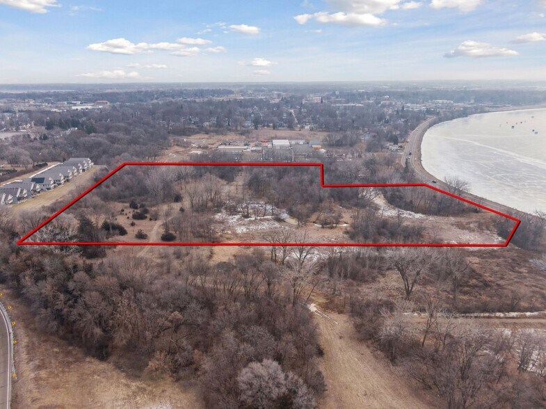 More Photos Of xxx Lake Blvd, Buffalo Apartments For Sale