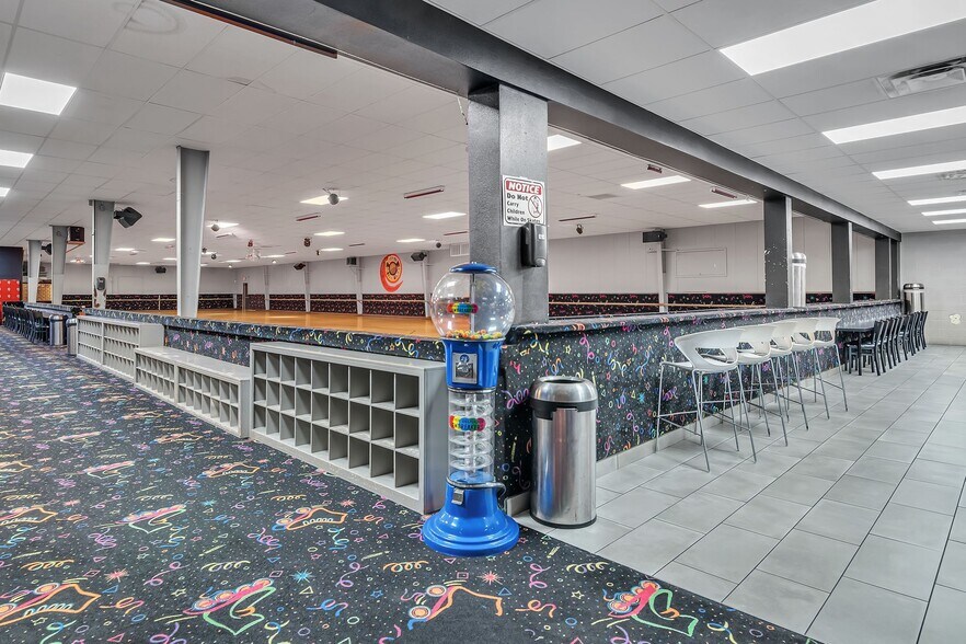More Photos Of 7628 Corina Dr, Fort Worth Skating Rink For Sale