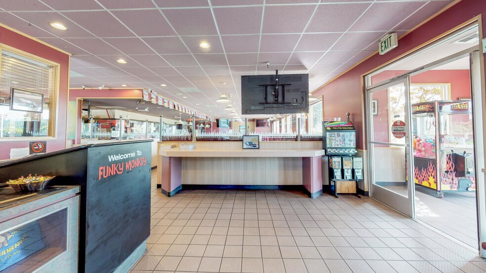 More Photos Of 1875 Riverwalk Dr, Fortuna Restaurant For Sale