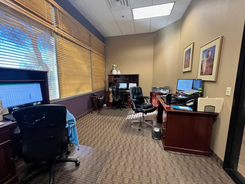 More Photos Of 6677 W Thunderbird Rd, Glendale Medical For Sale