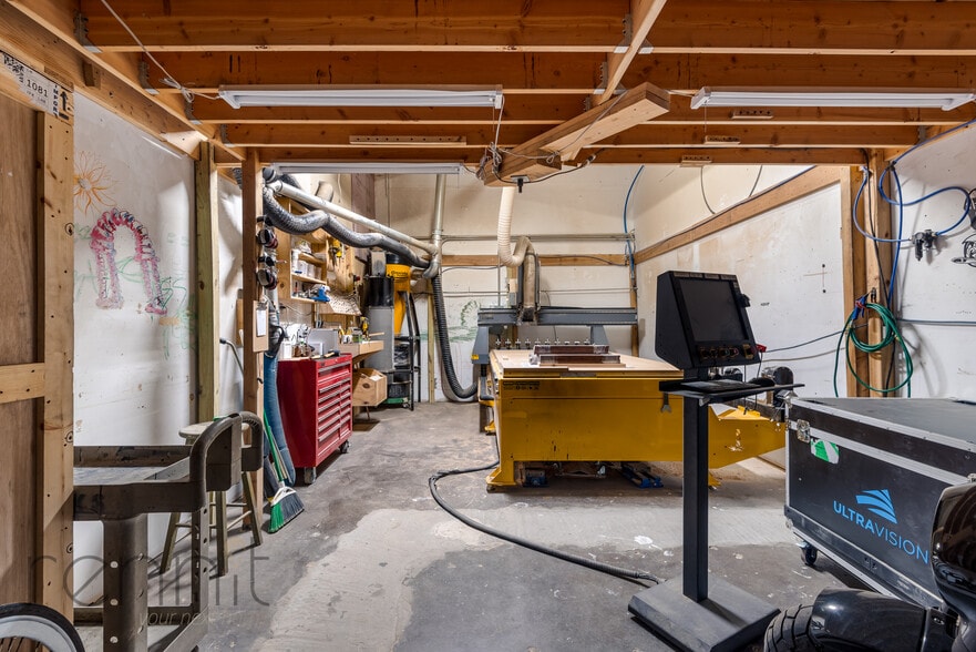 More Photos Of 5606 Cooper Ave, Glendale Warehouse For Lease