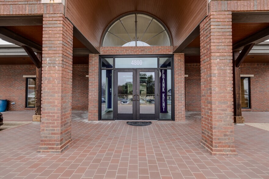 More Photos Of 4800 Bryant Irvin Ct, Fort Worth Office For Sale