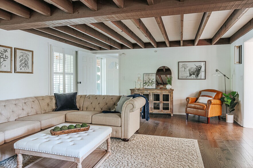 More Photos Of 1329 Commerce Rd, Staunton Hotel For Sale