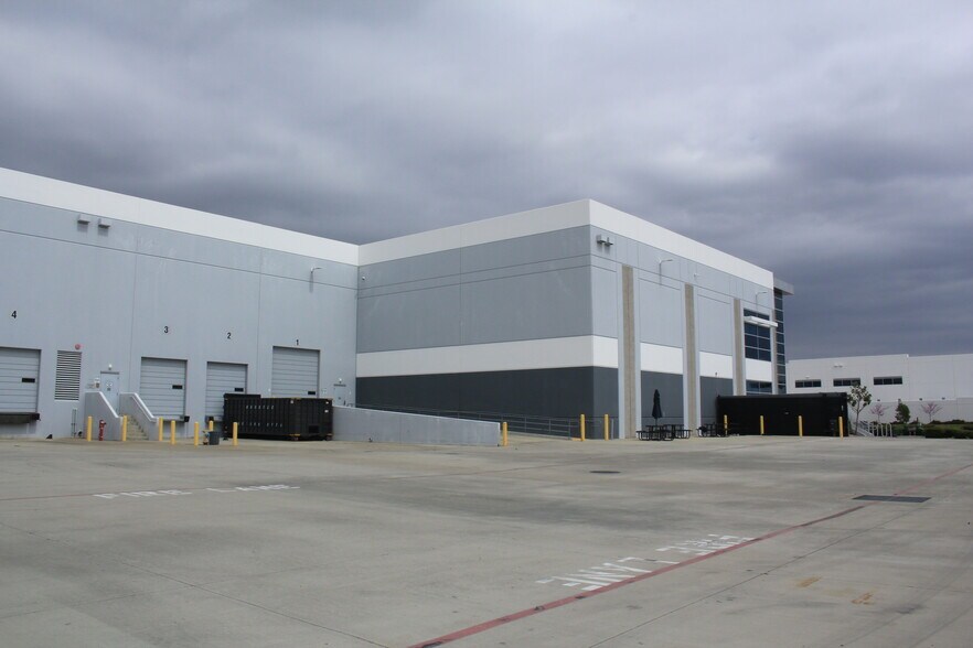 More Photos Of 9678 Utica Ave, Rancho Cucamonga Distribution For Lease