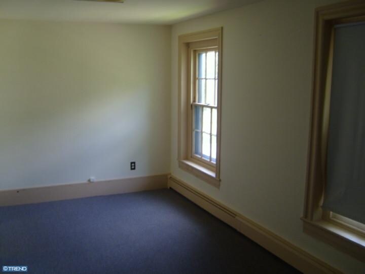 More Photos Of 46 Hilltown Pike, Line Lexington Office For Sale