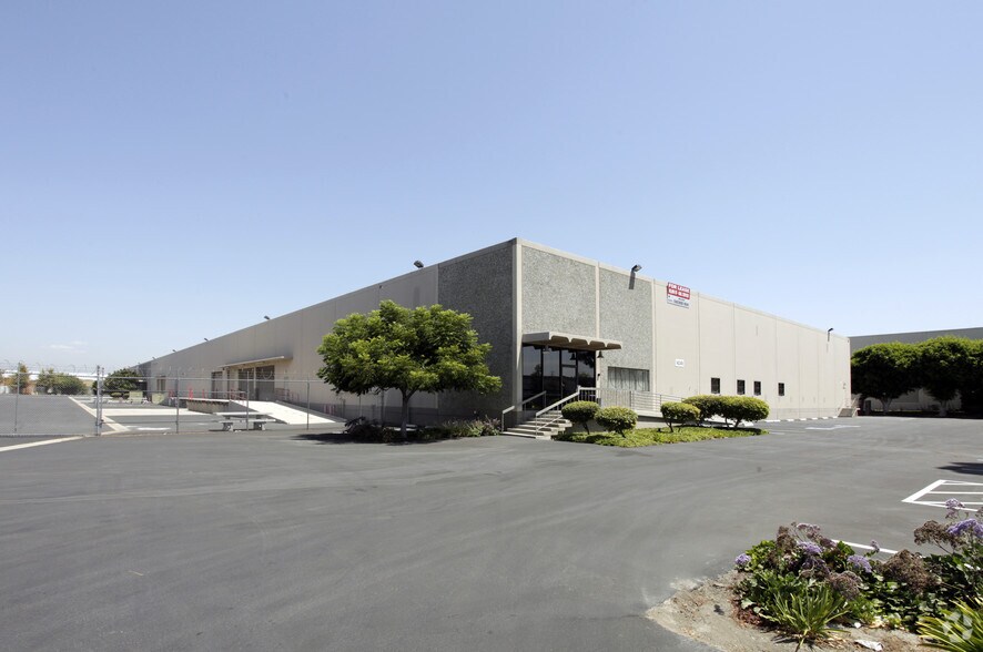 More Photos Of 14245-14249 Artesia Blvd, La Mirada Distribution For Lease