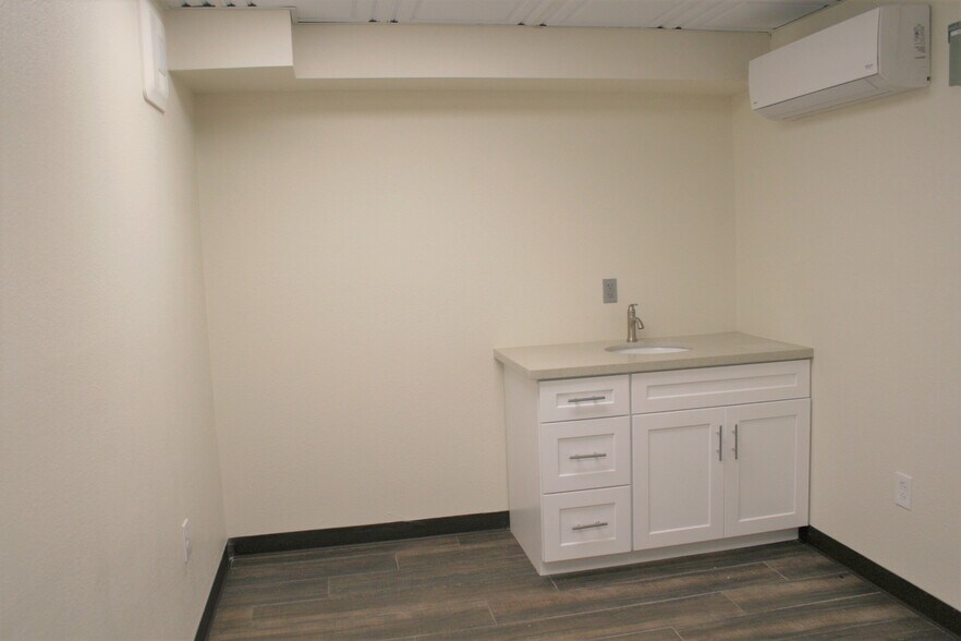 More Photos Of 3530 Long Beach Blvd, Long Beach Office For Lease