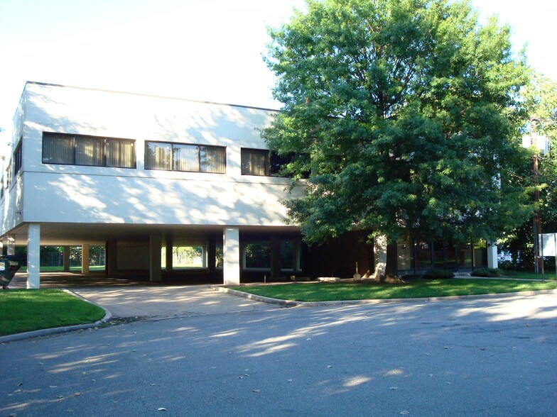 More Photos Of 145 Cedar Ln, Englewood Office For Sale