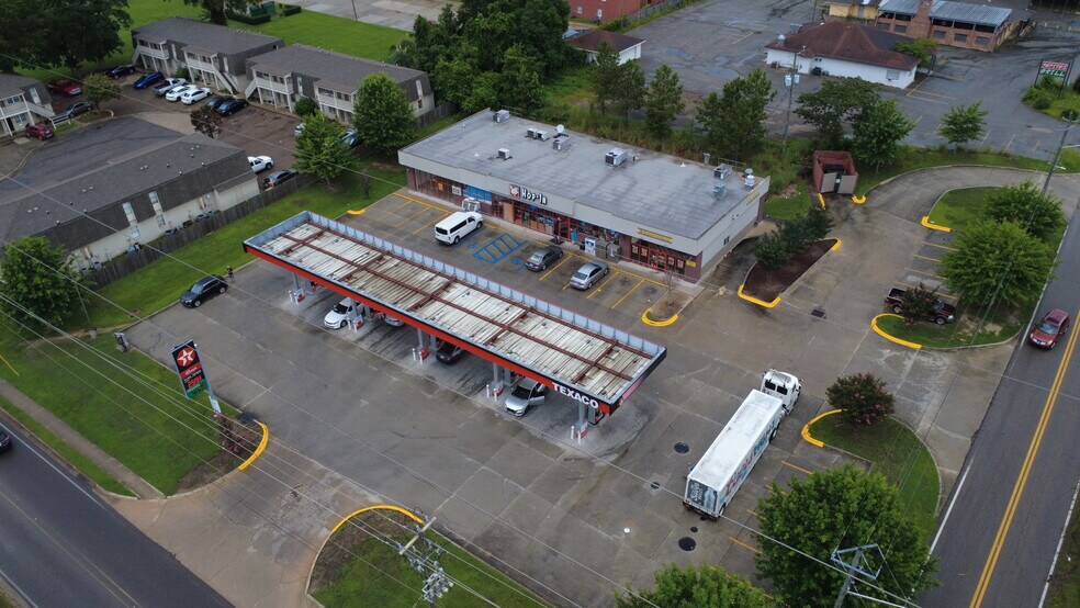 More Photos Of 2611 W 7th St, Hattiesburg Service Station For Lease