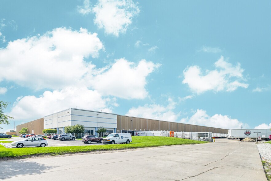 More Photos Of 475 Superior Ave, Munster Warehouse For Lease