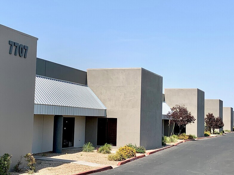 More Photos Of 7707 E Acoma Dr, Scottsdale Research And Development For Lease