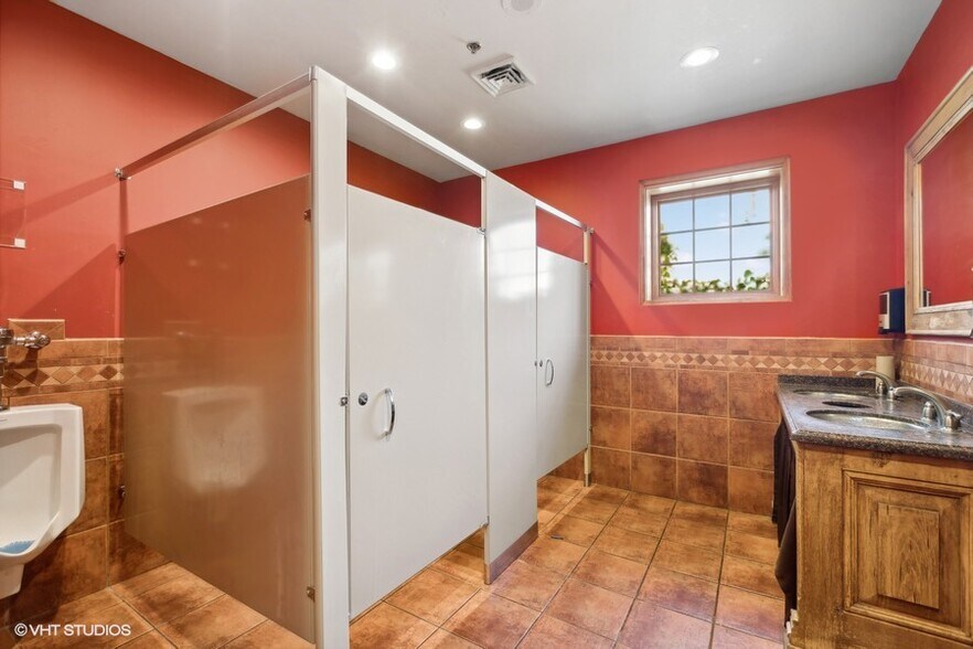 More Photos Of 22221 N Pepper Rd, Lake Barrington General Retail For Sale