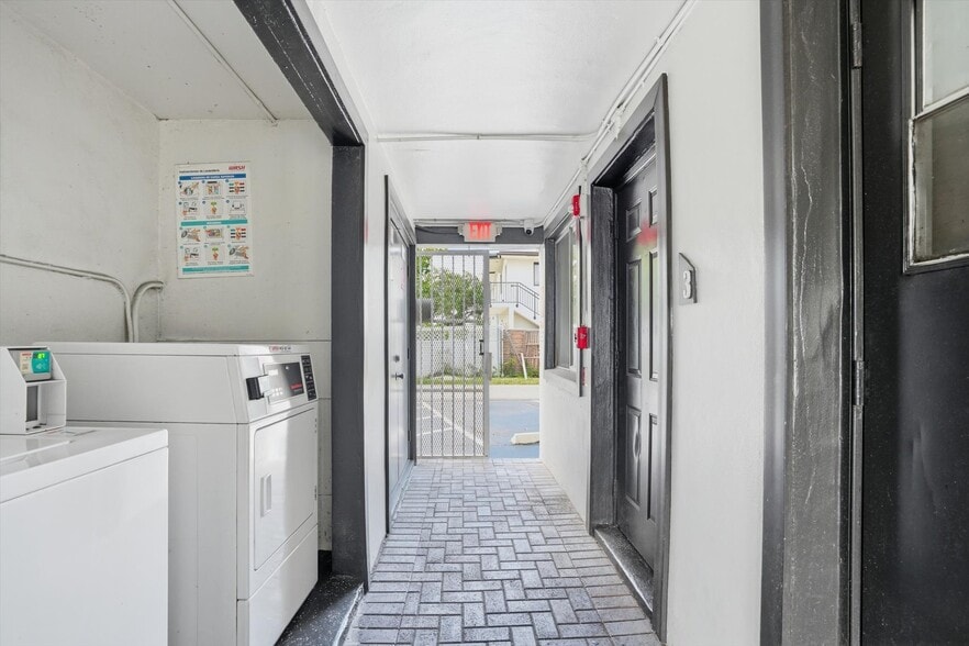 More Photos Of 2325-2331 Arthur St, Hollywood Apartments For Sale