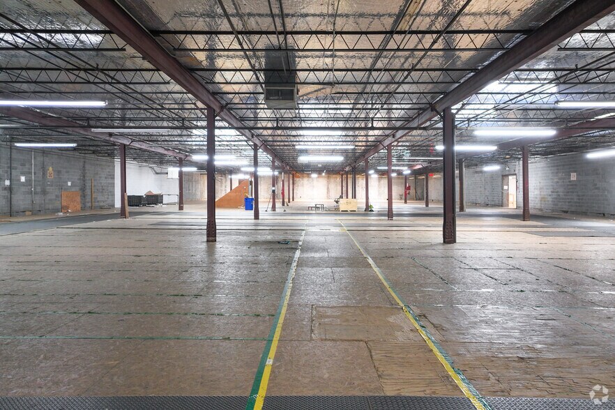 More Photos Of 100 E Newberry Ave, Liberty Manufacturing For Lease
