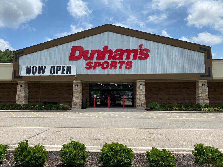 More Photos Of 100-300 Liberty Sq, Hurricane Storefront For Lease