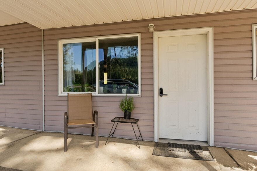 More Photos Of 8612 Washington 31 Hwy, Metaline Hotel For Sale