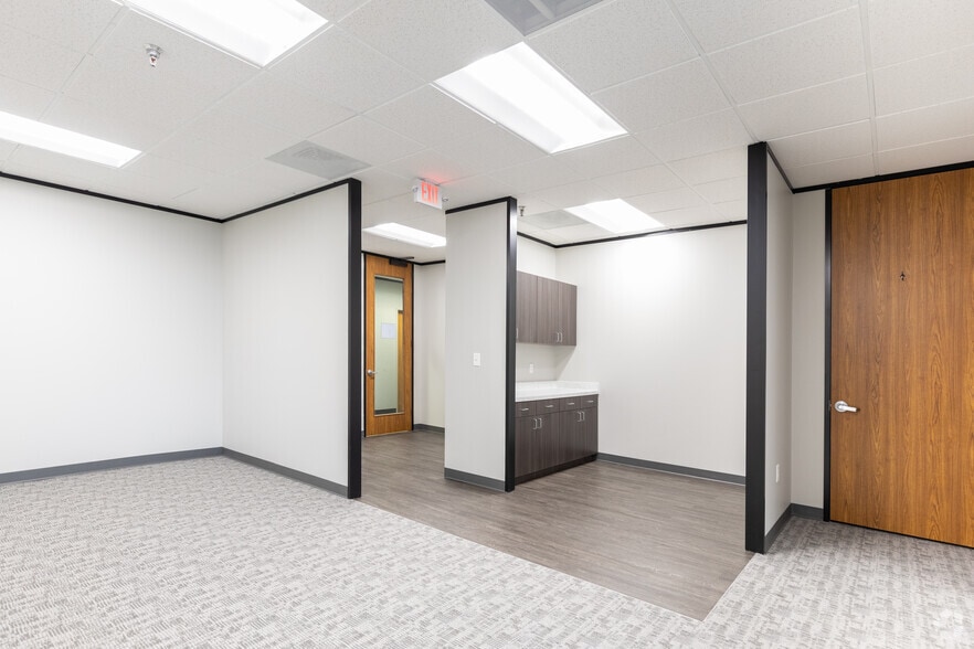 More Photos Of 1001 S Dairy Ashford Rd, Houston Office For Lease