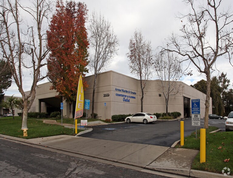 More Photos Of 2089 Anchor Ct, Newbury Park Warehouse For Lease