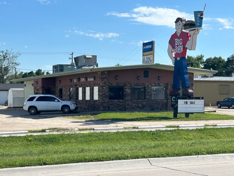 More Photos Of 1110 E 4th St, Ainsworth Restaurant For Sale