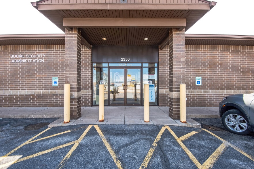 More Photos Of 2350 4th Ave, Rock Island Office For Sale