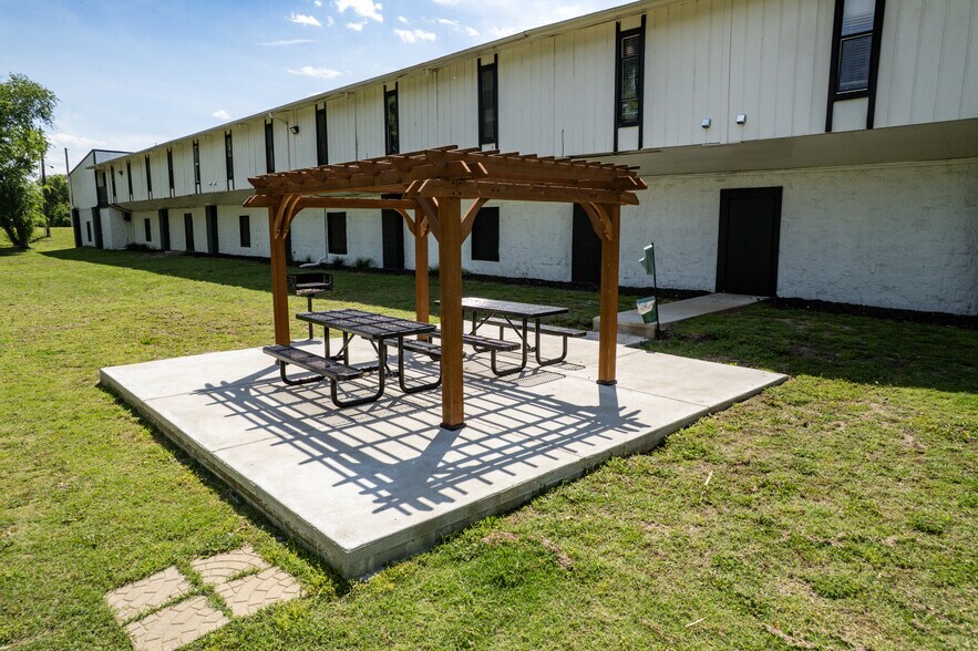 More Photos Of 425 W Taft St, Wichita Apartments For Sale