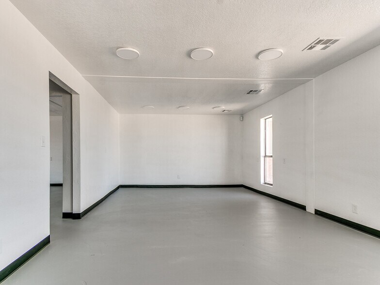 More Photos Of 7030 W Wilshire Blvd, Oklahoma City Storefront Retail Office For Lease