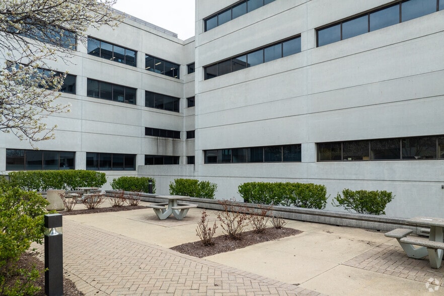 More Photos Of 8025 Lamon Ave, Skokie Office For Sale