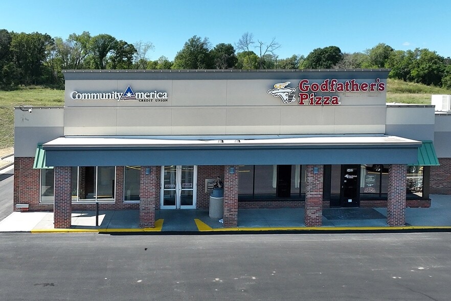 More Photos Of 5400-5536 NE Antioch Rd, Kansas City Unknown For Lease