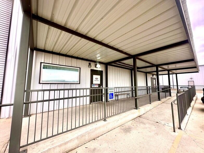 More Photos Of 12943 Wright Rd, Buda Warehouse For Lease