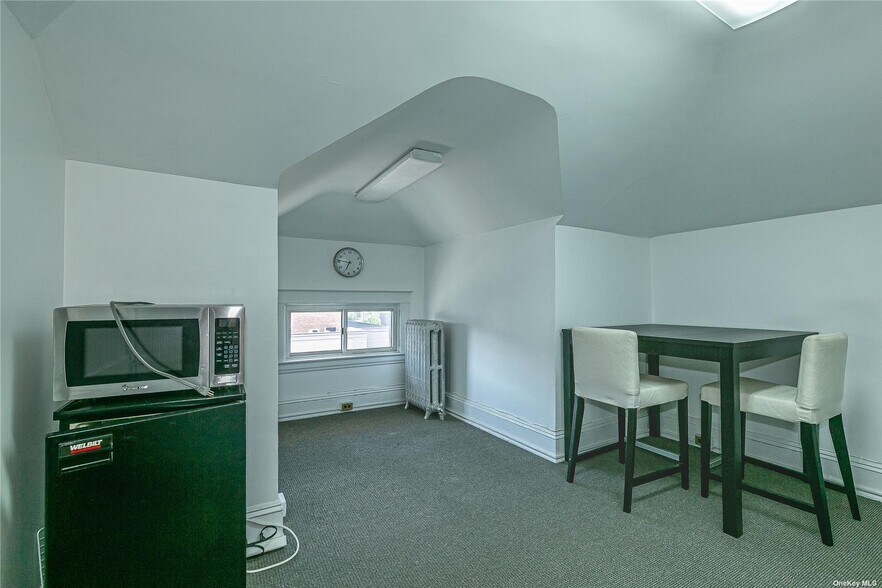 More Photos Of 330 Winthrop St, Westbury Office For Sale