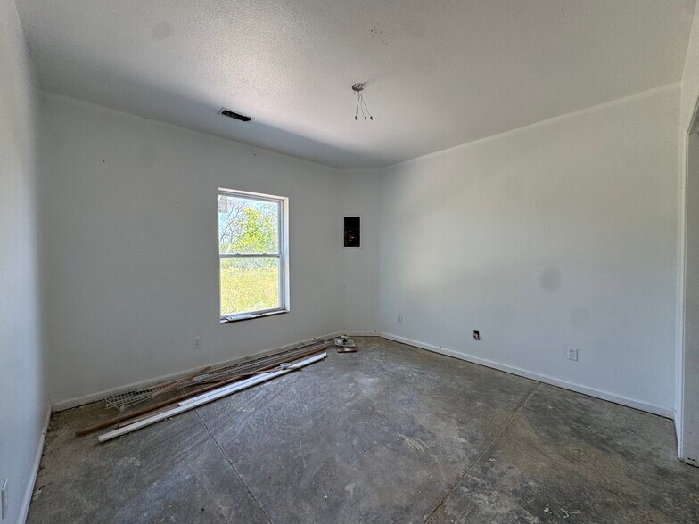 More Photos Of 13450 S Topeka Ave, Carbondale Apartments For Sale