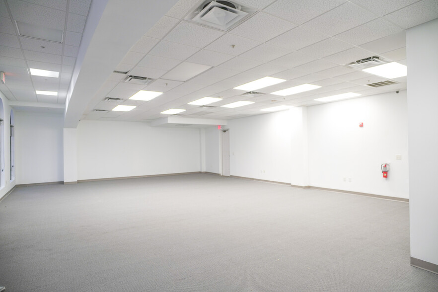 More Photos Of 325 NW 14th St, Gainesville General Retail For Lease
