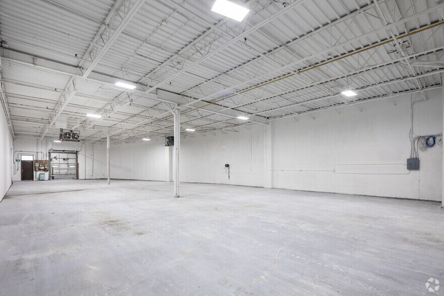 More Photos Of 270 Esna Park Dr, Markham Service For Lease