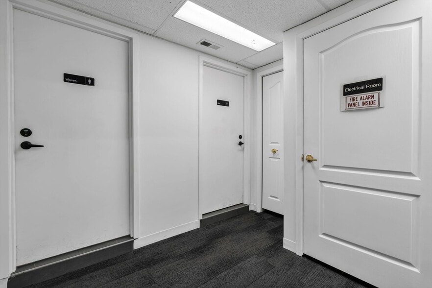 More Photos Of 140 W Main St, Clinton Township Office For Sale