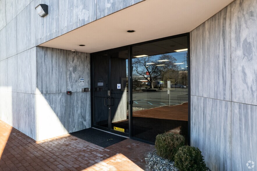 More Photos Of 370 W Passaic St, Rochelle Park Office For Sale