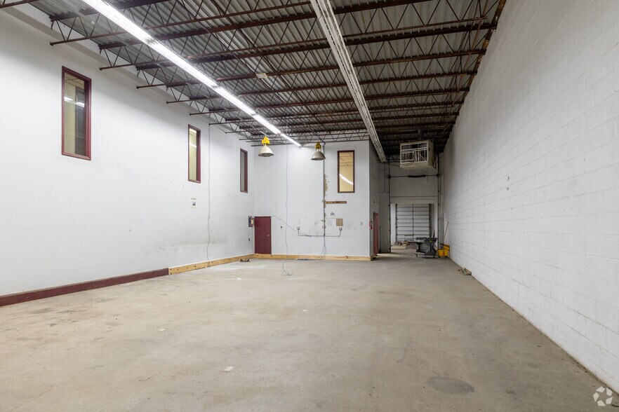 More Photos Of 631 6th Ave, Huntington Storefront For Lease