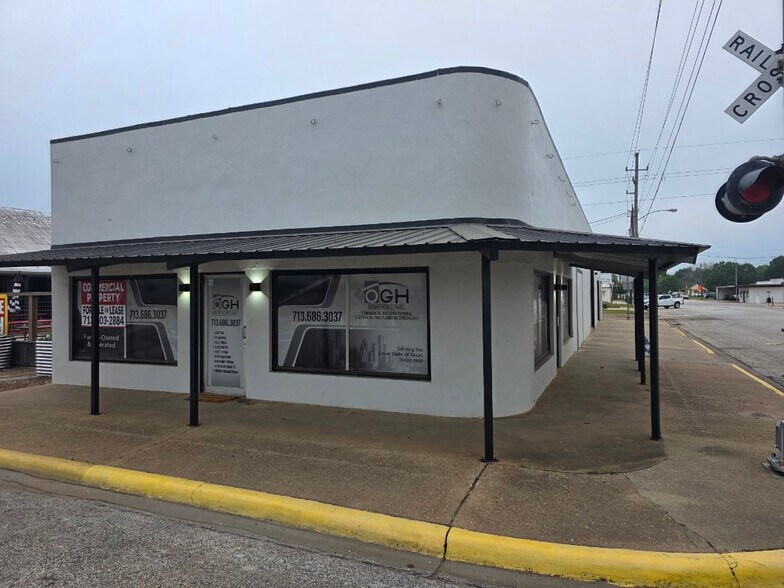 More Photos Of 201 W Front St, Sealy Light Distribution For Sale